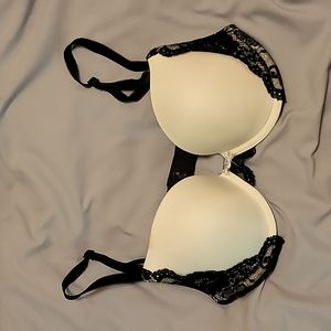 Victoria's Secret Dream Angels Pushup Bra 32D Cream with Black lace